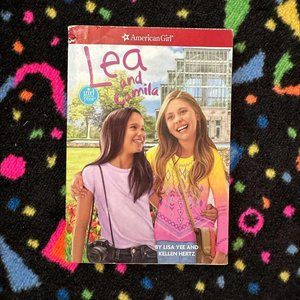 AMERICAN GIRL "LEA AND CAMILA" BOOK